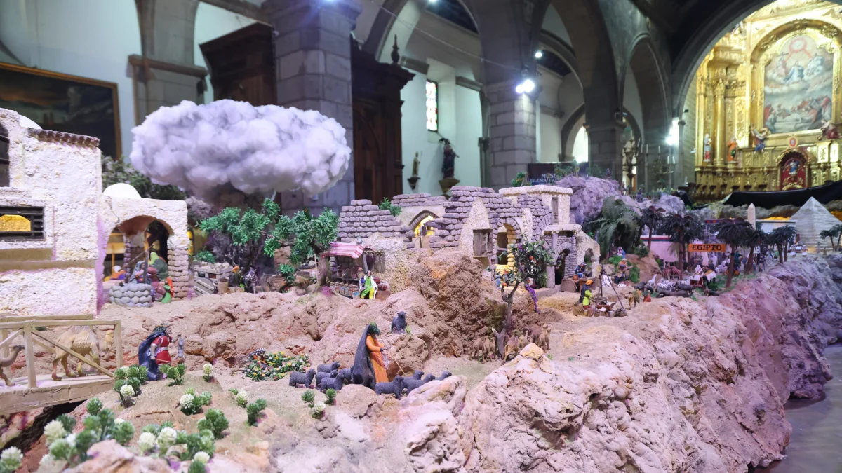 El pesebre tiene 280 metros cuadrados de construcción y 1.500 figuras; 500 de ellas en movimiento.