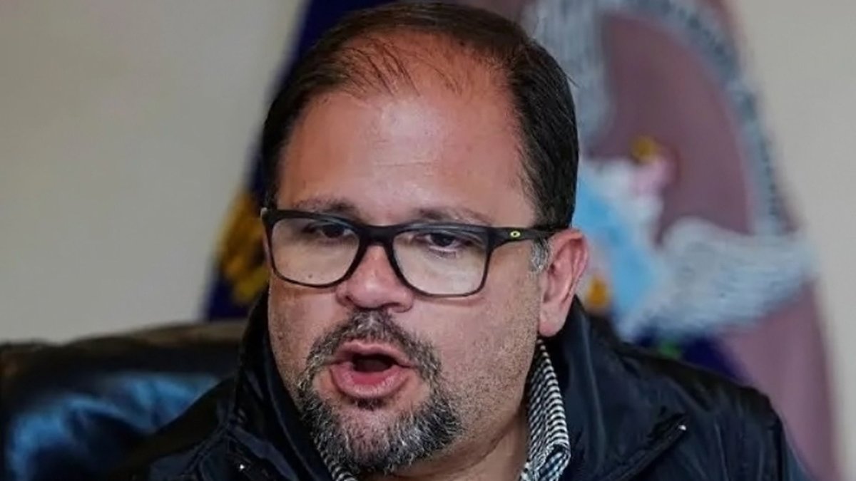 Detienen a funcionario por presuntos cobros de hasta $5.000 por empleos.