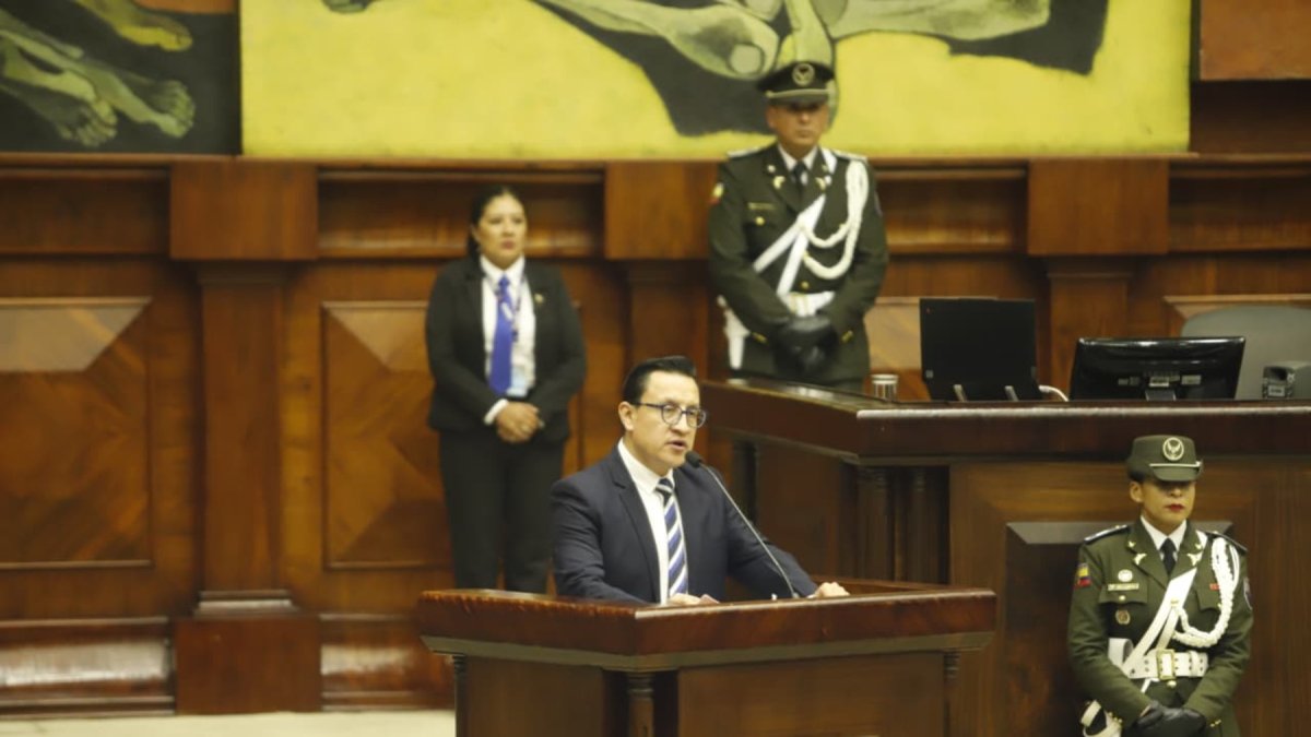 David Rosero, vocal del CPCCS, habló por más de dos horas ante el Pleno de la Asamblea Nacional.