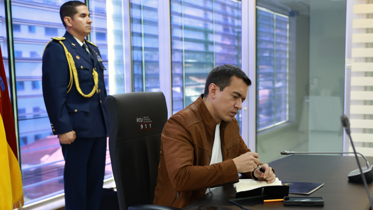 Noboa anunció acciones preventivas para afrontar el pico del fenómeno de El Niño y fortalecer la estabilidad del sistema eléctrico.