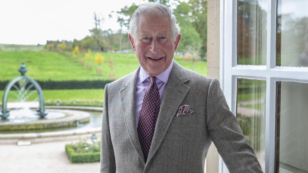 Una acuarela de Carlos III de Inglaterra inspira la nueva colección cápsula de Burberry.