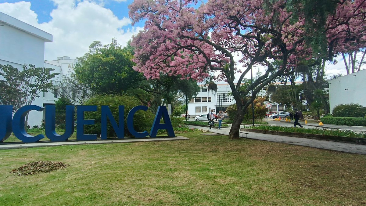 La Universidad de Cuenca decidió defender la autonomía de la institución ante la exigencia de la ministra de Educación para despedir y sancionar a un docente de la Facultad de Filosofía.