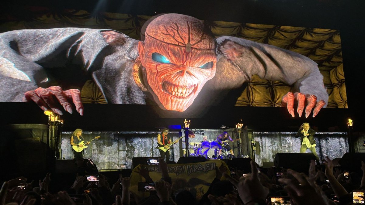 Quito fue parte de la gira Run For Your Lives. La banda se presentó el 14 de octubre en el estadio Olímpico Atahualpa. 
