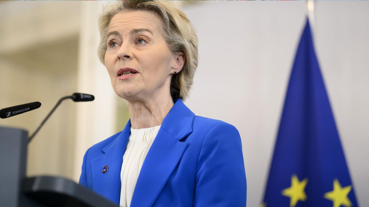 Ursula von der Leyen señaló que Europa no puede ser una potencia industrial con precios energéticos “estructuralmente demasiado elevados” y una dependencia crónica de combustibles importados.