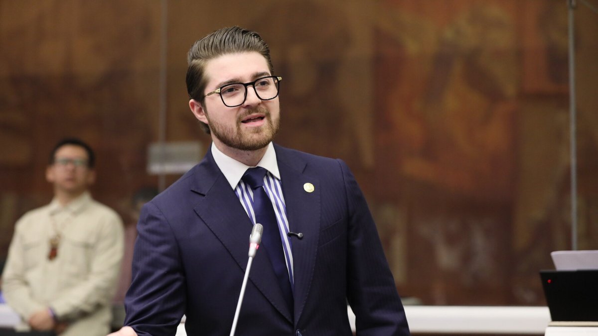 El asambleísta de ADN Luiggi García planteó una análisis sobre la construcción de una obra del Municipio de Quito.