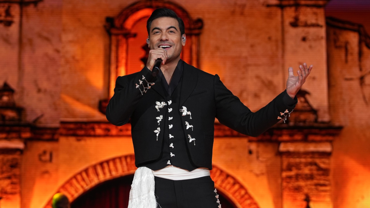 Carlos Rivera reprogramó sus conciertos en Quito y Guayaquil por una cirugía en una de sus cuerdas vocales.