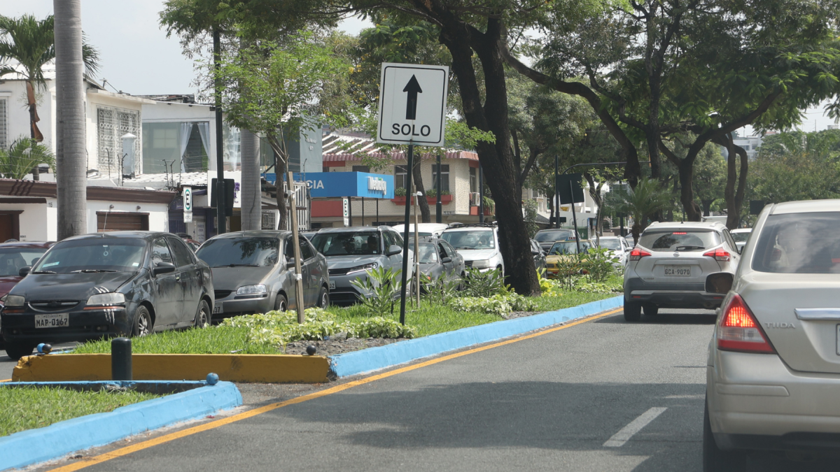 La congestión vehicular es uno de los problemas que aquejan en Urdesa.