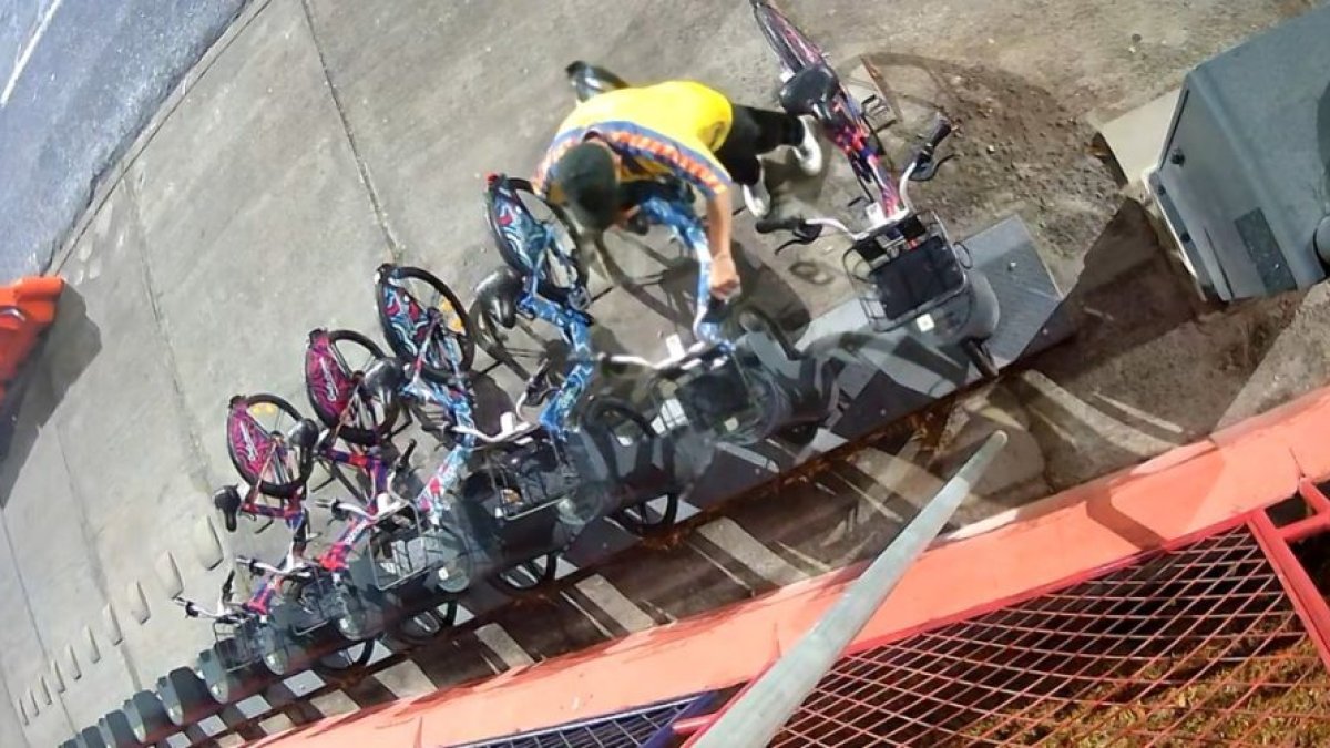 Tres bicicletas y componentes de una estación de QuitoBici resultaron afectados por un acto vandálico registrado el 27 de septiembre en La Ofelia.