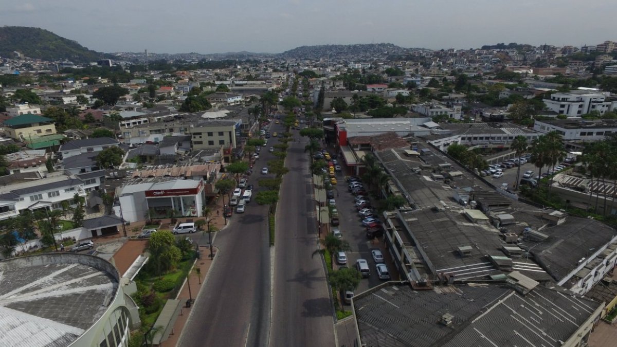 Ciudadanos cuestionan la pérdida de vegetación en Urdesa y en sí en Guayaquil, donde urge la necesidad de árboles para que proporcionen sombra y ayuden a mitigar el calor.