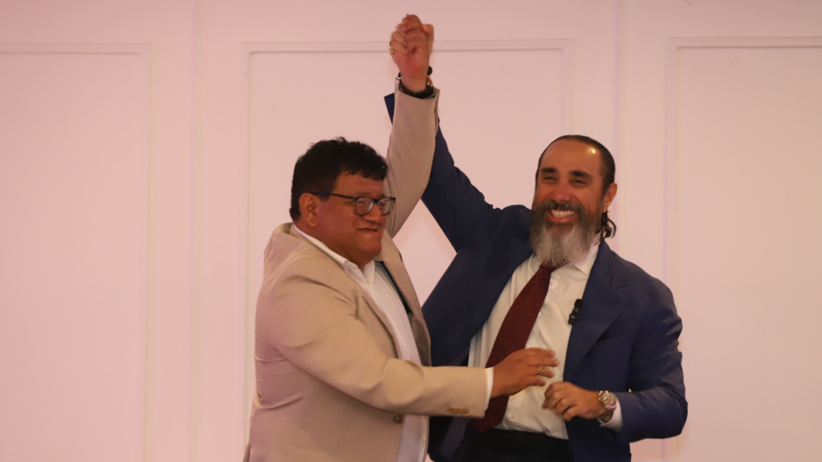 Douglas Itúrburu Salvador (izquierda) y Andrés Cano Calderero conforman el binomio de la lista A para las elecciones del Colegio de Ingenieros Civiles de Guayas (CICG).
