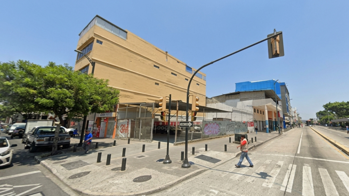 En las cercanías de la plaza de La Victoria hay predios abandonados o que funcionan como parqueaderos. La propuesta es convertirlos en parques de bolsillo.