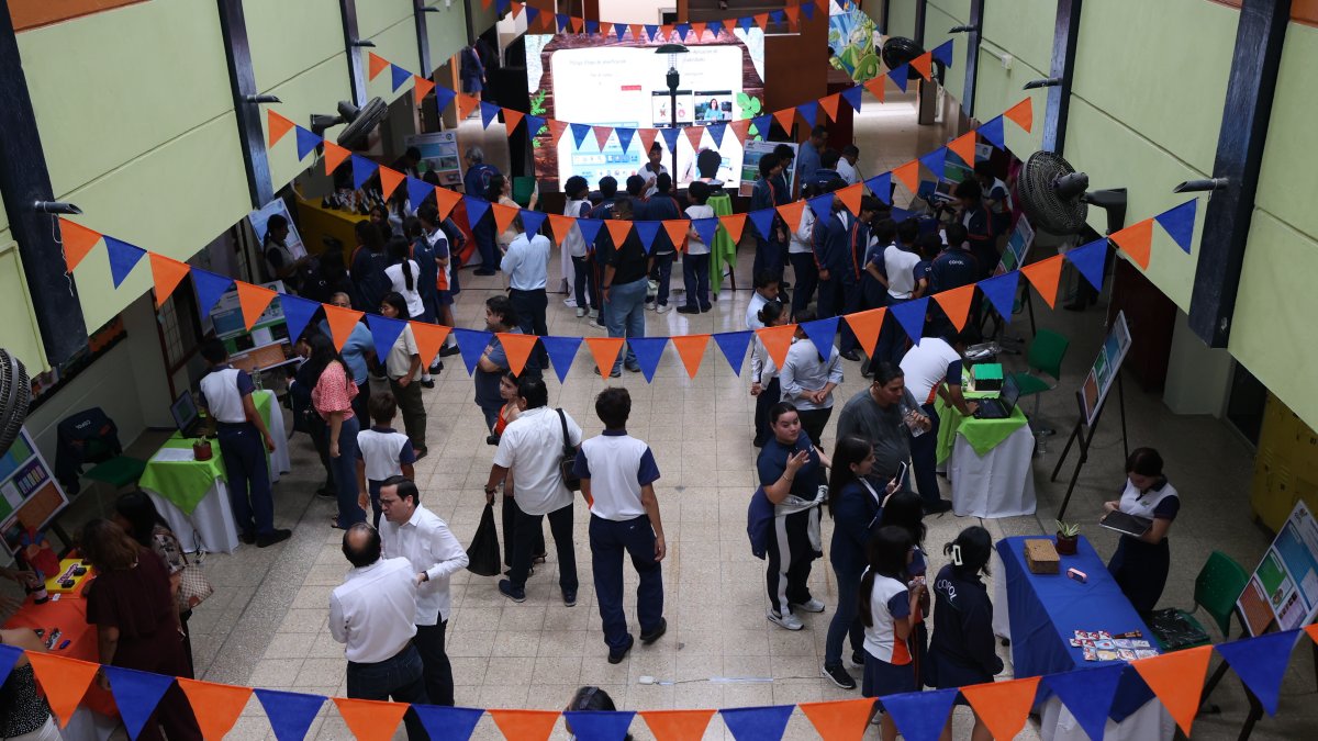 Feria de proyectos de COPOL
