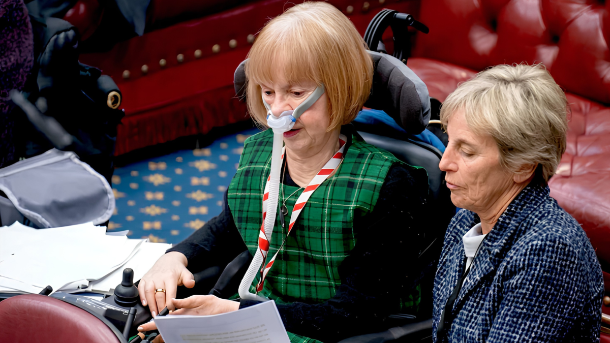 Jane Campbell, integrante de la Cámara de los Lores británica, utilizó inteligencia artificial para reproducir su voz y pronunciar un discurso.