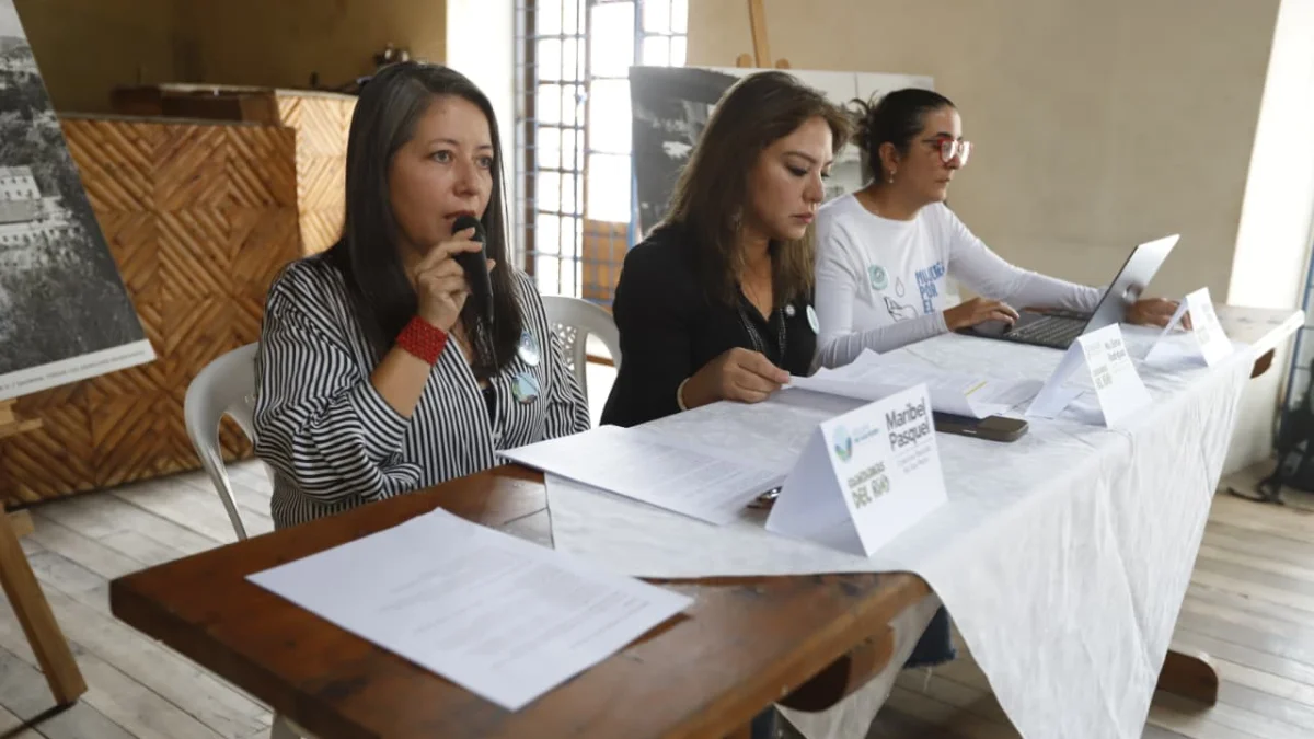 Maribel Pasquel, Elena Rodríguez y Blanca Ríos presentaron un balance de las acciones que se han ejecutado tras la sentencia del río Machángara.