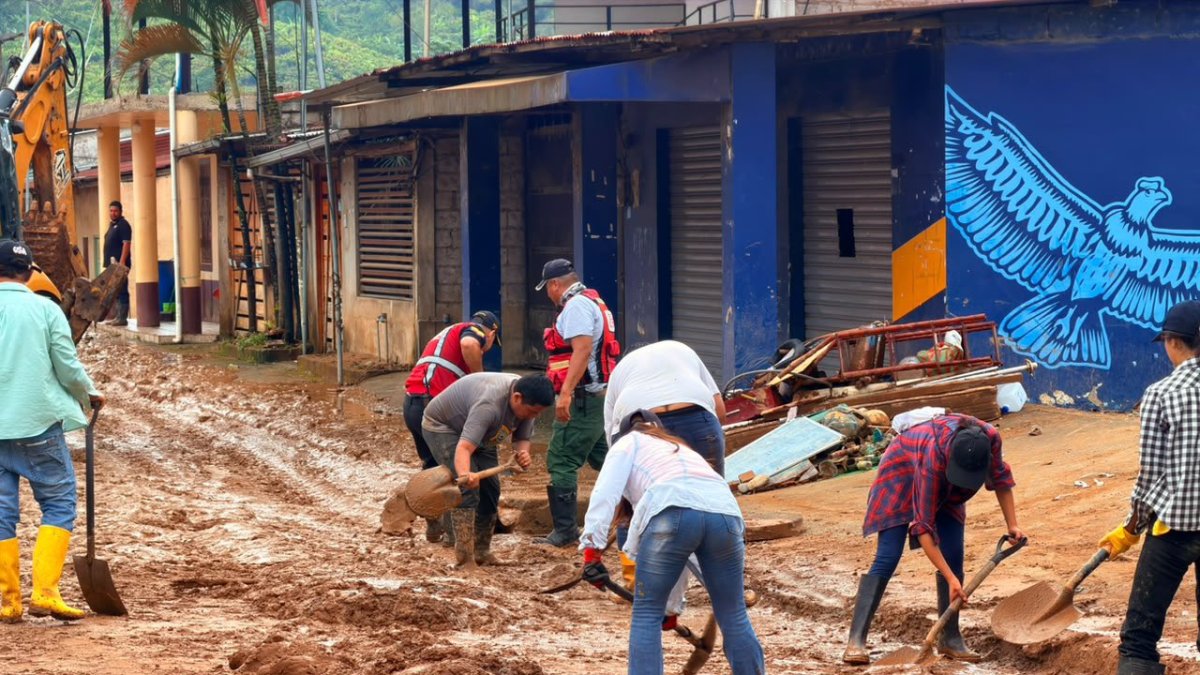 El impacto de las lluvias mantiene en alerta a varias provincias, donde las familias enfrentan pérdidas materiales y riesgos de nuevas inundaciones.