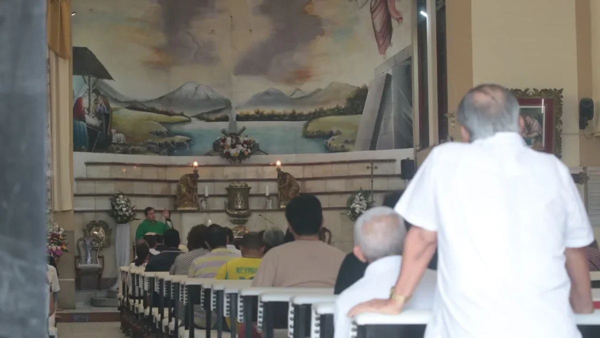 Misas en la parroquia Nuestra Señora del Perpetuo Socorro al día siguiente de la muerte del padre Patricio Sánchez.
