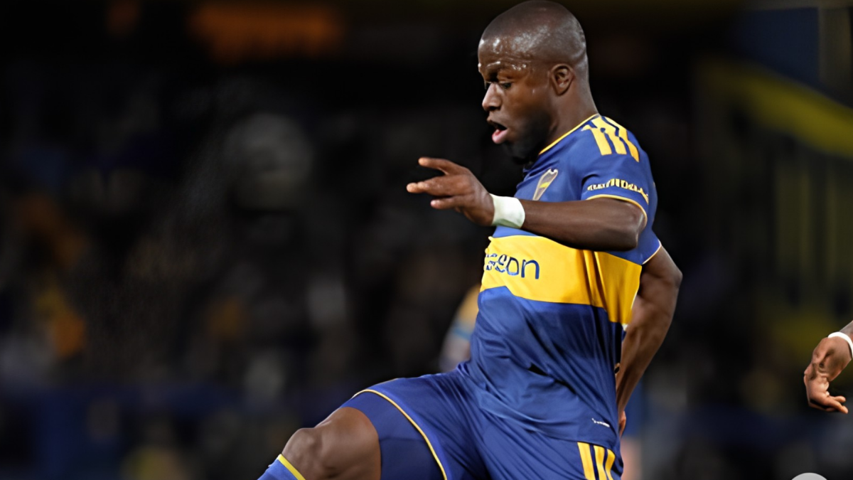 Enner Valencia jugando con Boca Juniors.