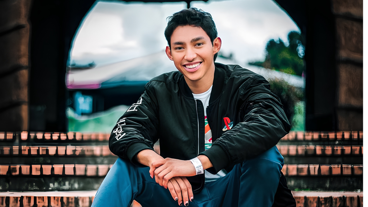 El youtuber Fernanfloo fue ovacionado por sus seguidores durante su presentación en el Budokan 2026