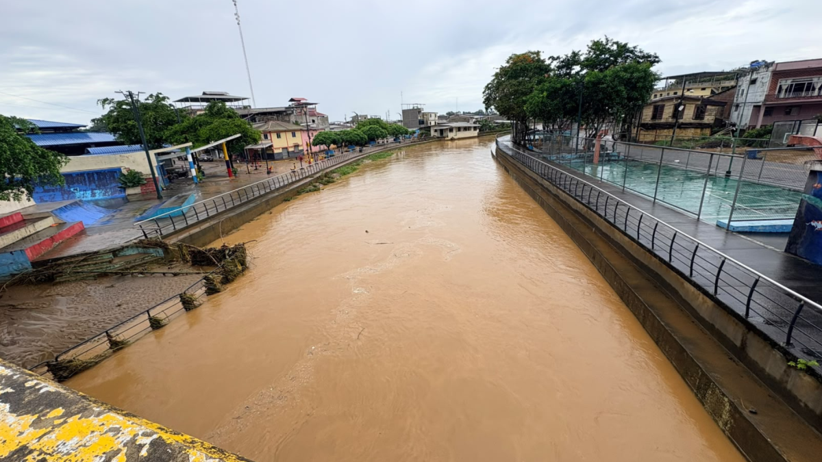 La parroquia Tenguel fue afectada por el desbordamiento del río del mismo nombre.