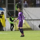 Adrián Gabbarini salió lesionado en el primer tiempo del juego que sostuvo Liga de Quito ante Aucas.
