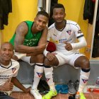 Antonio Valencia (i) analiza su continuidad en Liga de Quito, equipo que no contará con Jefferson Orejuela (d).