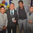 Alex González junto a Carlos Quipo (i), Julio Castillo y Luis Delgado en la premiación 2019.