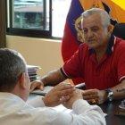 El prefecto Chávez en una  reunión con miembros de la Mancomunidad de Gobiernos Autónomos Provinciales de la Región Amazónica del Ecuador el pasado 16 de diciembre.