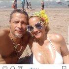 La rubia con su su nuevo amor.