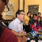 Jorge Rodríguez, en la rueda de prensa improvisada para responder las preguntas de EXPRESO.