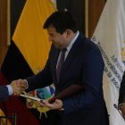 Andrés Michelena entregó a César Litardo el proyecto de Datos Públicos en septiembre 2019