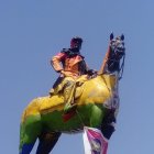 Las protestas dejan piezas de arte contemporáneo y algunas muestras de vandalismo