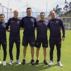 Jordi Cruyff, seleccionador de Ecuador (tercer de derecha a izquieda), junto a Carlos García, asistente técnico; Juan Torrijo, preparador físico; Juan Colinas, preparador de arqueros; Joel Lara, jefe de scouting y Domingo Marín, ayudante de campo.