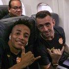 Byron Castillo y Damián Díaz, en la aeronave rumbo a la capital peruana.