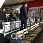 Jordi Cruyff, entrenador de la Tricolor, en el Coloso del Batán viendo el duelo entre albos y militares.