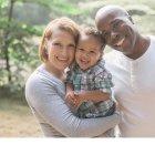 Mientras más pequeño sea el hijo de tu nueva pareja, más fácil será acercarte a él. Los adolescentes cuestionan más.