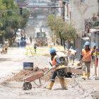Trabajadores del Municipio de Quito trabajan en las vías de la ciudad