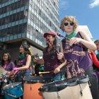 Mujeres indígenas, afrodescendientes, obreras y colectivas feministas se unieron para marchar en Quito.