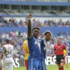 El delantero de Emelec, Roberto Ordóñez, salió entre aplausos del gramado azul.