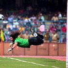 Higuita hizo el famoso Escorpión en un partido contra Inglaterra, en Wembley.