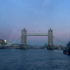 Algunos chicos están en Inglaterra, Oxford  y otras ciudades.