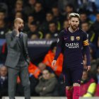 Tanto el 10 del FC Barcelona, Lionel Messi (d) como Pep Guardiola (i) donaron a la misma causa.