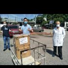 GUAYAQUIL. Los miembros de varias de las organizaciones de chinos residentes en la ciudad, entregan donativos, entre mascarillas e insumos médicos a hospitales de Guayaquil.