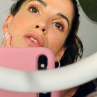 Cande Mo confiesa aburrirse durante el aislamiento, pero su esposo le sirve de apoyo.