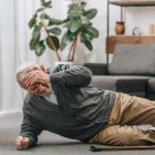 Una caída en el adulto mayor podría traerle consecuencias a futuro.