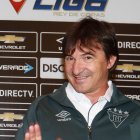 Alejandro Valenzuela ayuda a las personas y rinde homenaje a los jugadores que conoció durante su carrera deportiva