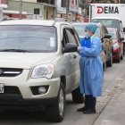 Más de 200 vehículos hacían fila hace unas semanas en los exteriores de un laboratorio privado en el norte de Guayaquil para hacerse la prueba de Covid-19.
