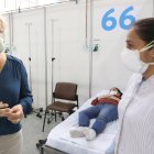 Cynthia Viteri en el primer día de atención en el centro de convenciones