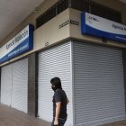 Por ahora, las oficinas de CNEL permanecen cerradas. No se puede hacer consultas y reclamos presencialmente.