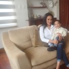 La asambleísta lojana junto a su pequeño hijo Joaquín Francisco.