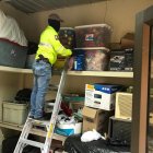 La Fiscalía informó que en los allanamientos se “recabaron evidencias” de funcionarios del IESS, de los responsables de la contratación y de representantes de la empresa adjudicada. Decomisaron 7.675 dólares, seis ordenadores, celulares y una caja fuerte.